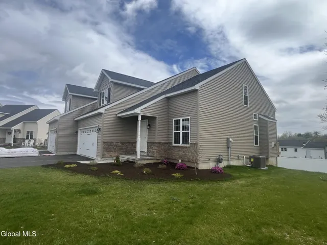 31 Paar Way, Halfmoon, New York 12118