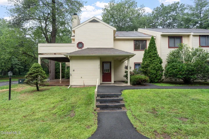 212 Yorktown Drive, Halfmoon, New York 12065