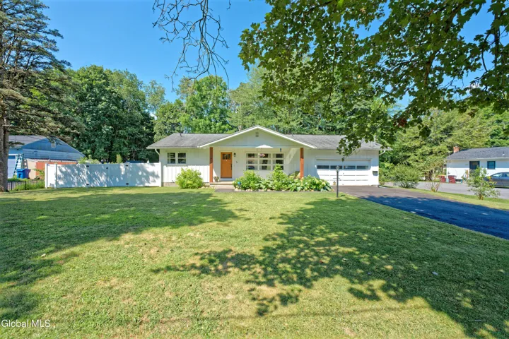 16 Hyde Boulevard, Ballston Spa, New York 12020