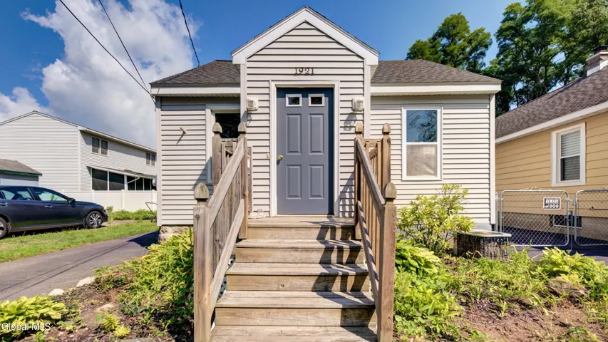1921 Woodlawn Street, Rotterdam, New York 12306