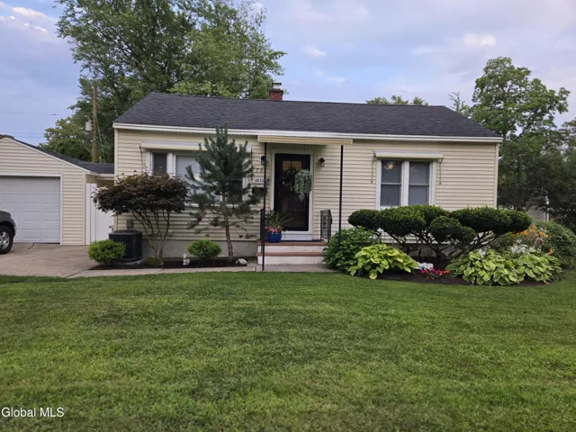 75 Shirley Drive, Schenectady, New York 12304
