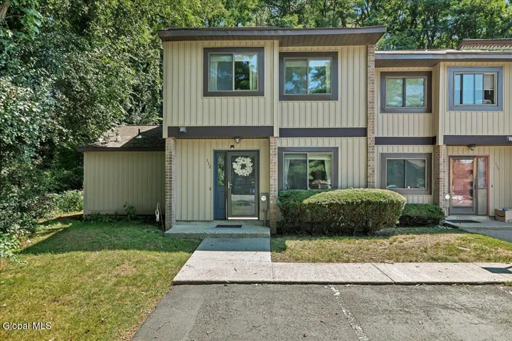132 Point Of Woods Drive, Albany, New York 12203