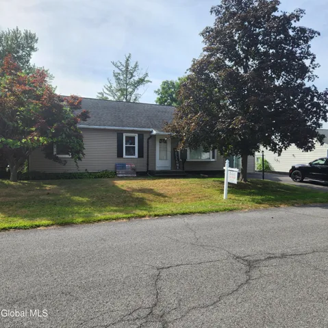 4 Holly Lane, Colonie, New York 12110