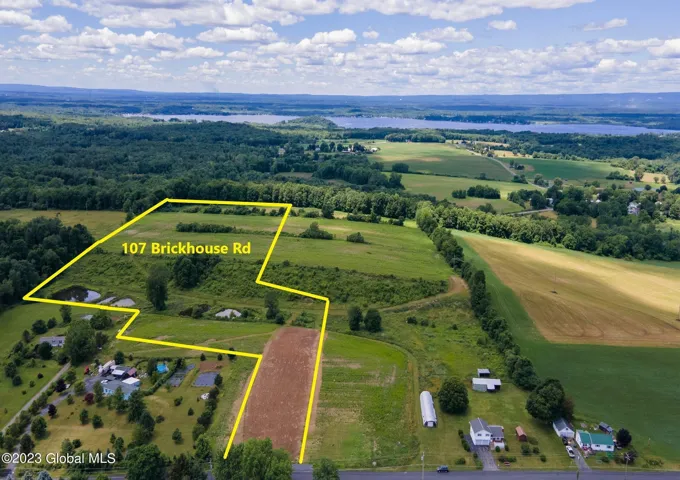 107 Brickhouse Road, Stillwater, New York 12170