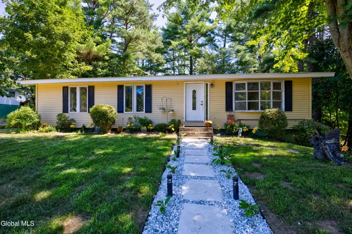 4 Hillcrest Avenue, Queensbury, New York 12804
