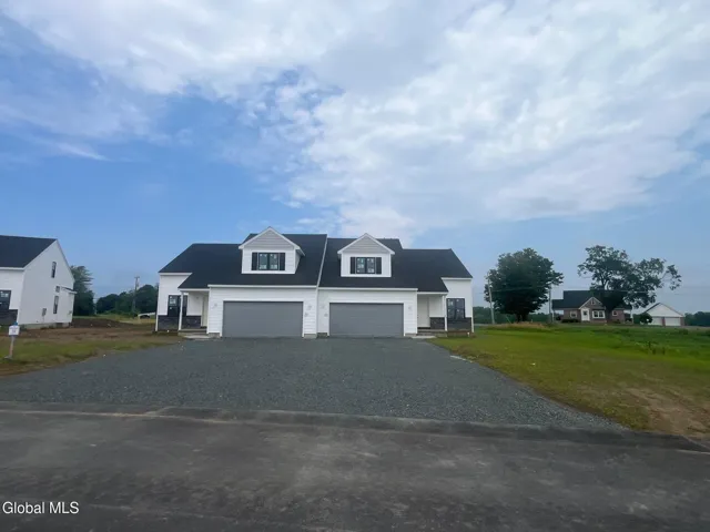 31 Walke Way, Halfmoon, New York 12118