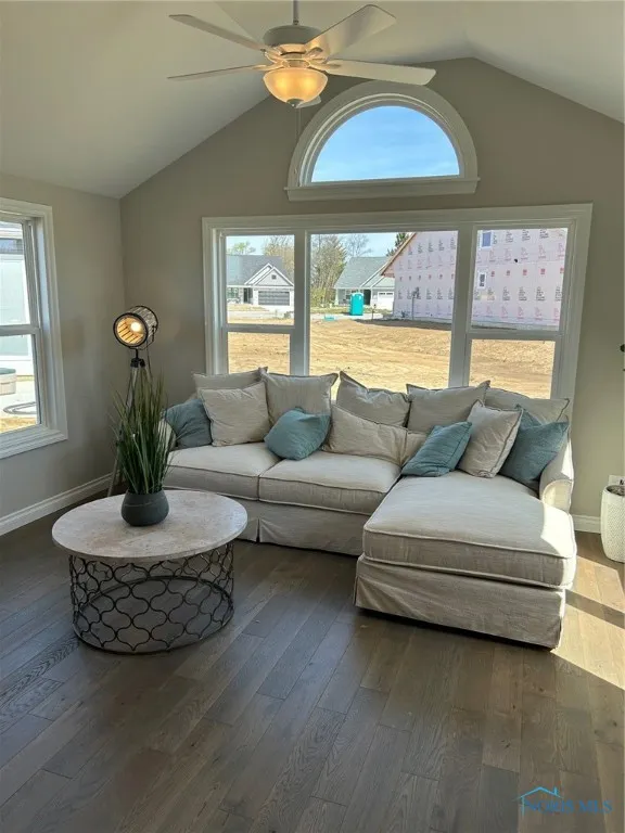 8404 Long Shore Drive, Monclova, Ohio 43542, 3 Bedrooms Bedrooms, 9 Rooms Rooms,2 BathroomsBathrooms,Residential,For Sale,Long Shore,6097504