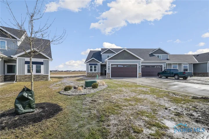208 SOUTH BRIDGE Road, Northwood, Ohio 43619, 3 Bedrooms Bedrooms, 7 Rooms Rooms,3 BathroomsBathrooms,Residential,For Sale,EAST BRIDGE,6112208