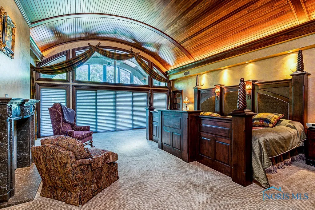 372 Riverside Drive, Rossford, Ohio 43460, 6 Bedrooms Bedrooms, 18 Rooms Rooms,8 BathroomsBathrooms,Residential,For Sale,Riverside,6113812
