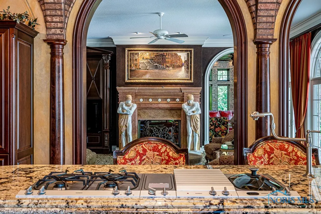 372 Riverside Drive, Rossford, Ohio 43460, 6 Bedrooms Bedrooms, 18 Rooms Rooms,8 BathroomsBathrooms,Residential,For Sale,Riverside,6113812