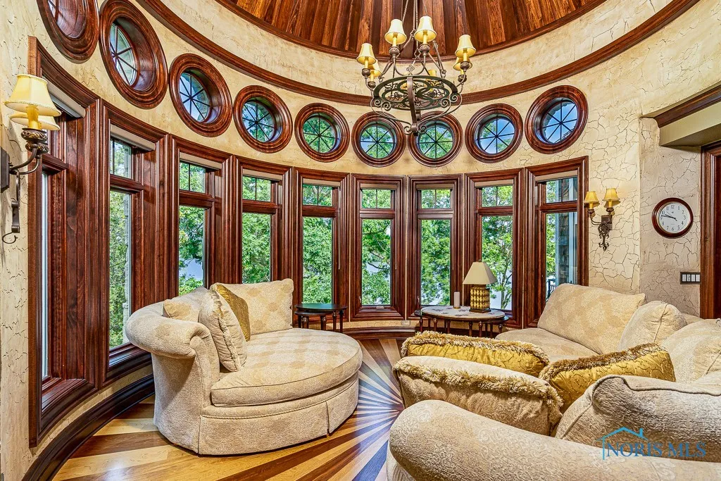 372 Riverside Drive, Rossford, Ohio 43460, 6 Bedrooms Bedrooms, 18 Rooms Rooms,8 BathroomsBathrooms,Residential,For Sale,Riverside,6113812