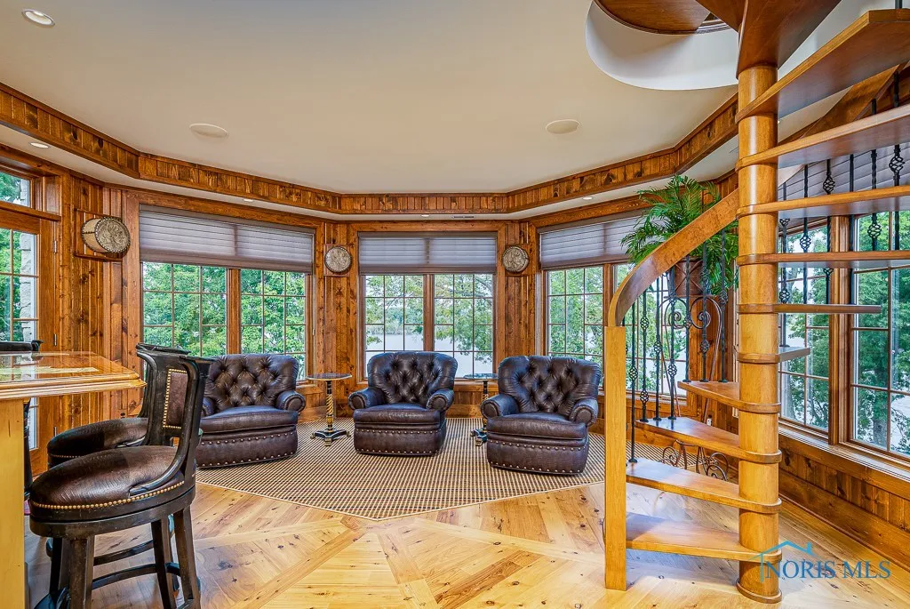 372 Riverside Drive, Rossford, Ohio 43460, 6 Bedrooms Bedrooms, 18 Rooms Rooms,8 BathroomsBathrooms,Residential,For Sale,Riverside,6113812