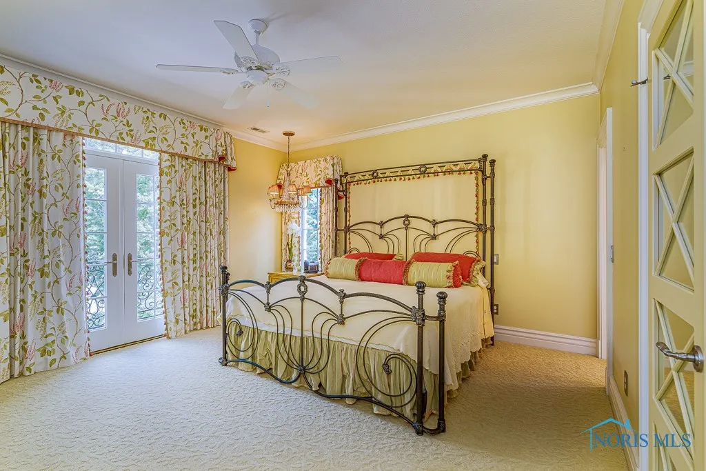 372 Riverside Drive, Rossford, Ohio 43460, 6 Bedrooms Bedrooms, 18 Rooms Rooms,8 BathroomsBathrooms,Residential,For Sale,Riverside,6113812
