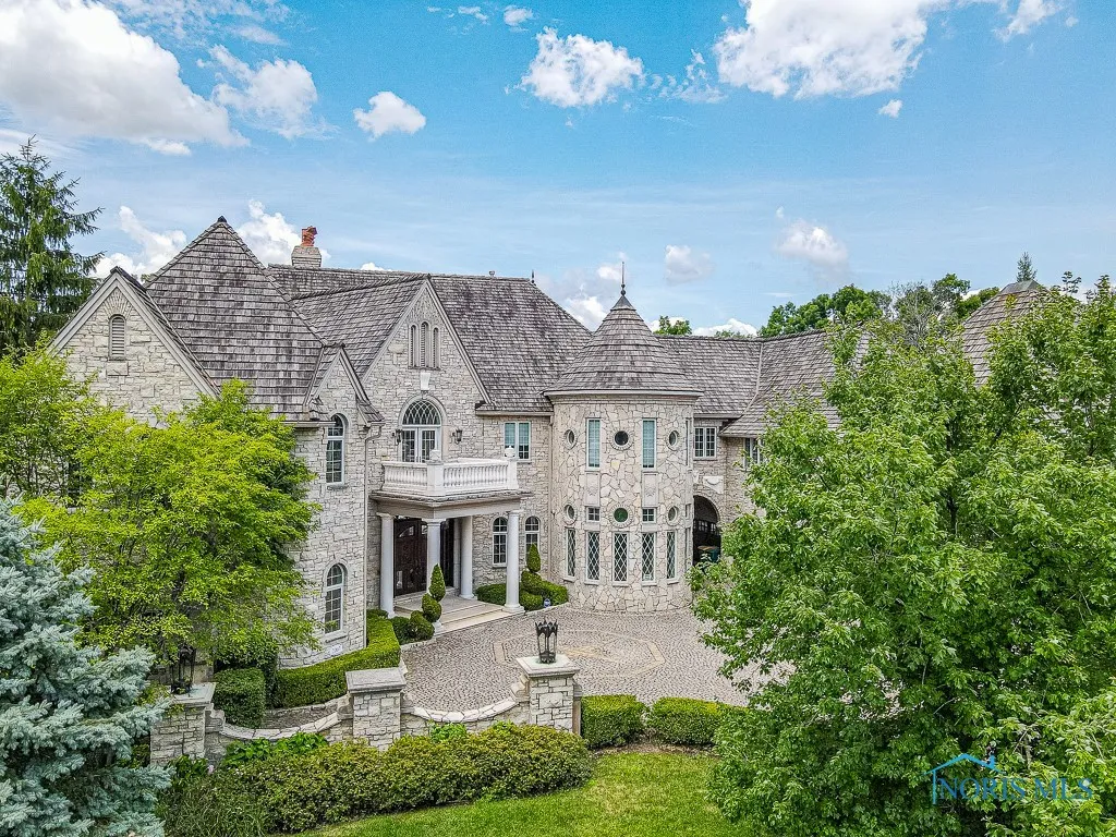 372 Riverside Drive, Rossford, Ohio 43460, 6 Bedrooms Bedrooms, 18 Rooms Rooms,8 BathroomsBathrooms,Residential,For Sale,Riverside,6113812