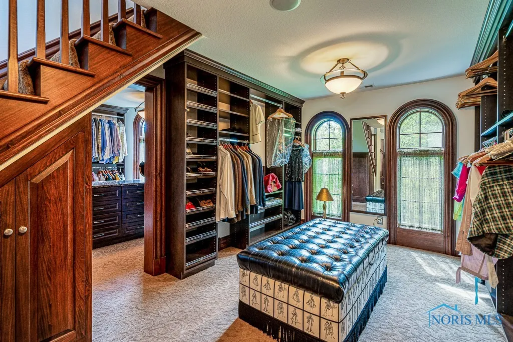 372 Riverside Drive, Rossford, Ohio 43460, 6 Bedrooms Bedrooms, 18 Rooms Rooms,8 BathroomsBathrooms,Residential,For Sale,Riverside,6113812