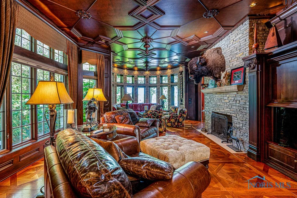 372 Riverside Drive, Rossford, Ohio 43460, 6 Bedrooms Bedrooms, 18 Rooms Rooms,8 BathroomsBathrooms,Residential,For Sale,Riverside,6113812