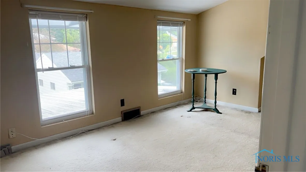 812 Loch Haven, Maumee, Ohio 43537, 4 Bedrooms Bedrooms, 12 Rooms Rooms,3 BathroomsBathrooms,Residential,For Sale,Loch Haven,6117220