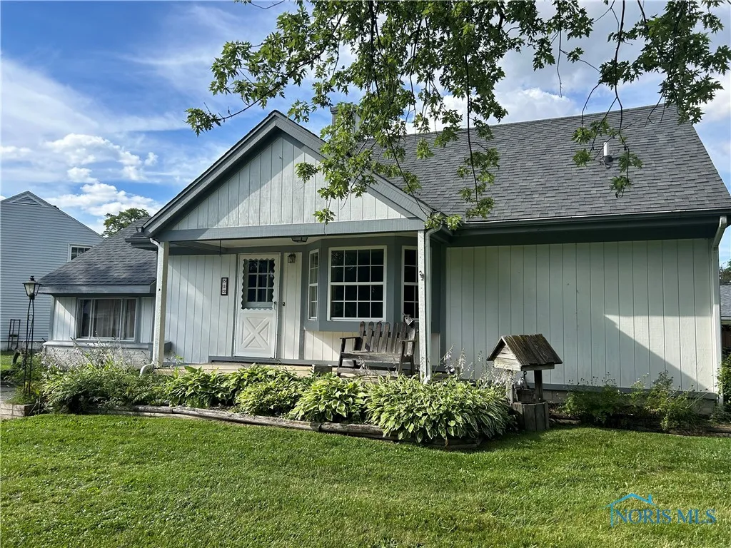 812 Loch Haven, Maumee, Ohio 43537, 4 Bedrooms Bedrooms, 12 Rooms Rooms,3 BathroomsBathrooms,Residential,For Sale,Loch Haven,6117220