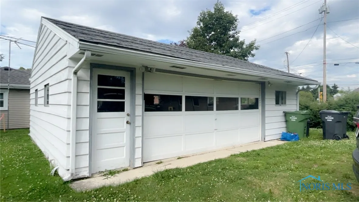 812 Loch Haven, Maumee, Ohio 43537, 4 Bedrooms Bedrooms, 12 Rooms Rooms,3 BathroomsBathrooms,Residential,For Sale,Loch Haven,6117220