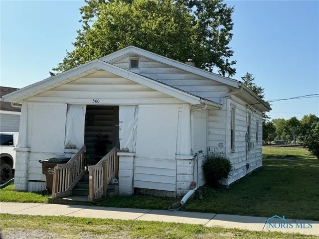 500 E Court Street, Montpelier, Ohio 43543, 2 Bedrooms Bedrooms, 6 Rooms Rooms,1 BathroomBathrooms,Residential,For Sale,Court,6119660