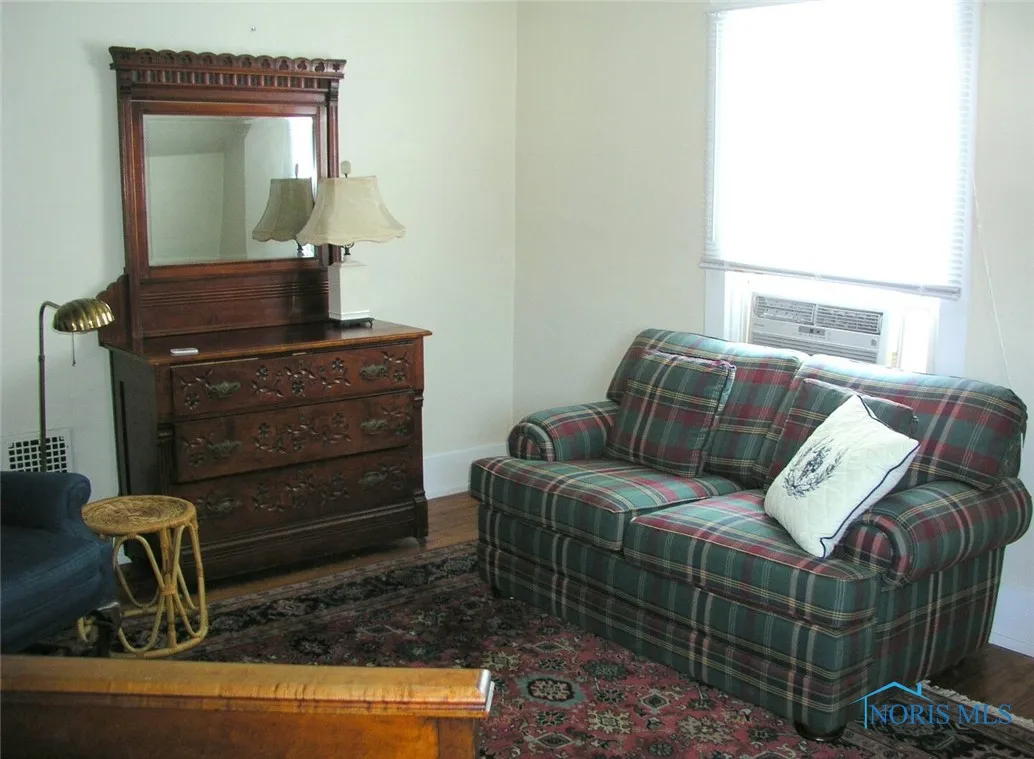 114 W Indiana Avenue, Perrysburg, Ohio 43551, ,Commercial Sale,For Sale,Indiana,6120703