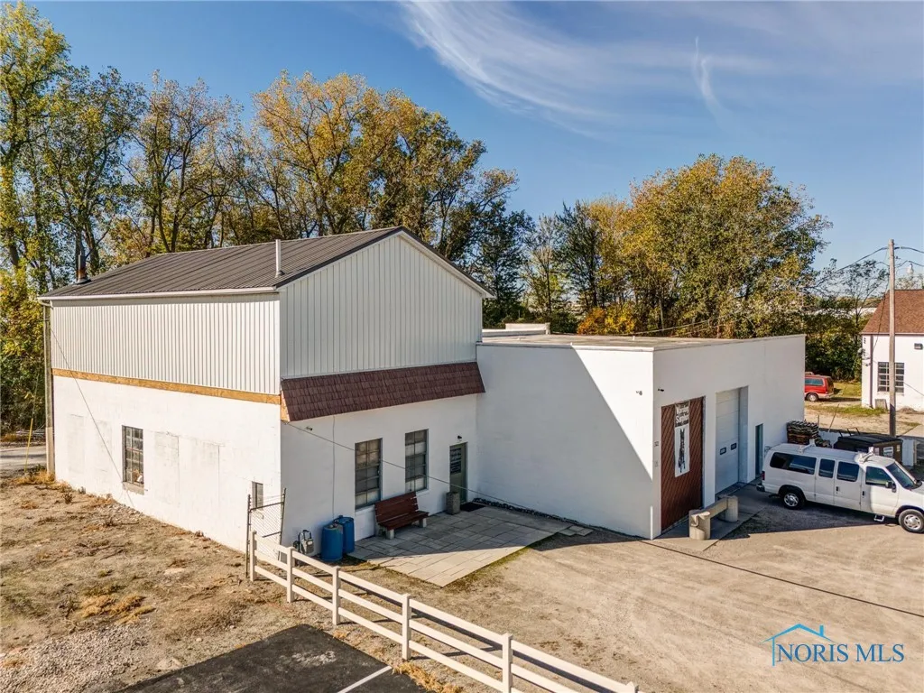 322 Illinois Avenue, Maumee, Ohio 43537, ,Commercial Sale,For Sale,Illinois,6121775