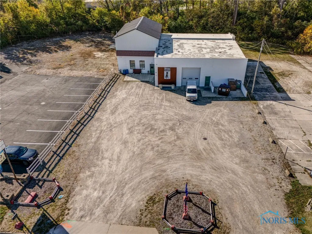 322 Illinois Avenue, Maumee, Ohio 43537, ,Commercial Sale,For Sale,Illinois,6121775