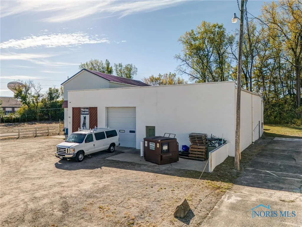 322 Illinois Avenue, Maumee, Ohio 43537, ,Commercial Sale,For Sale,Illinois,6121775