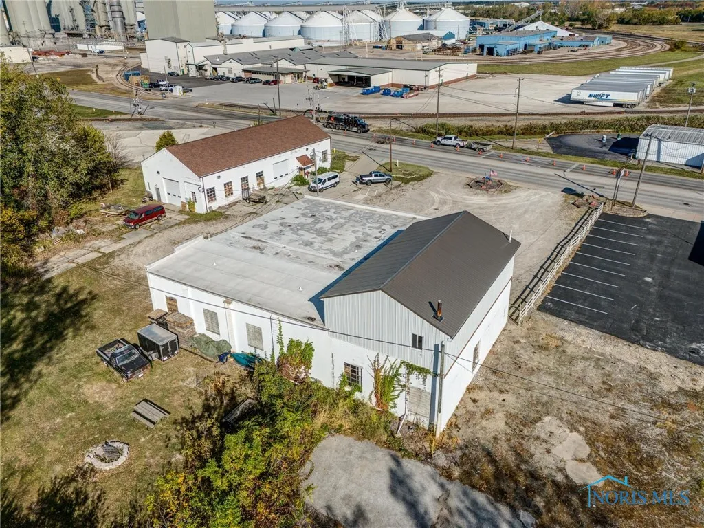 322 Illinois Avenue, Maumee, Ohio 43537, ,Commercial Sale,For Sale,Illinois,6121775