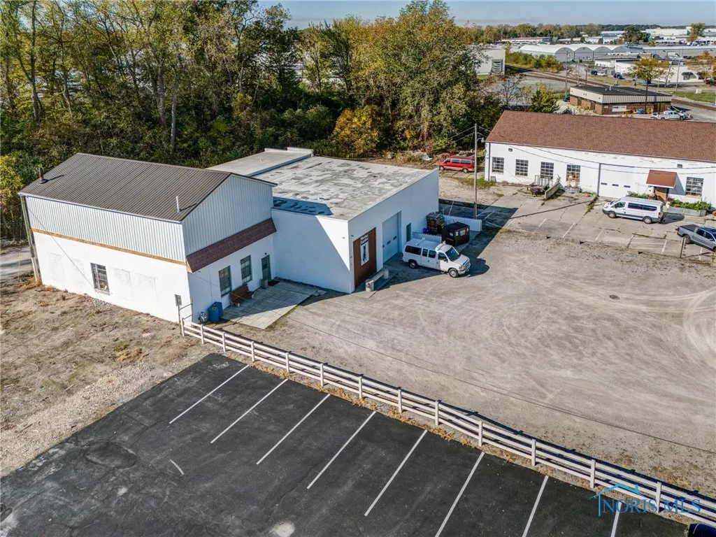 322 Illinois Avenue, Maumee, Ohio 43537, ,Commercial Sale,For Sale,Illinois,6121775