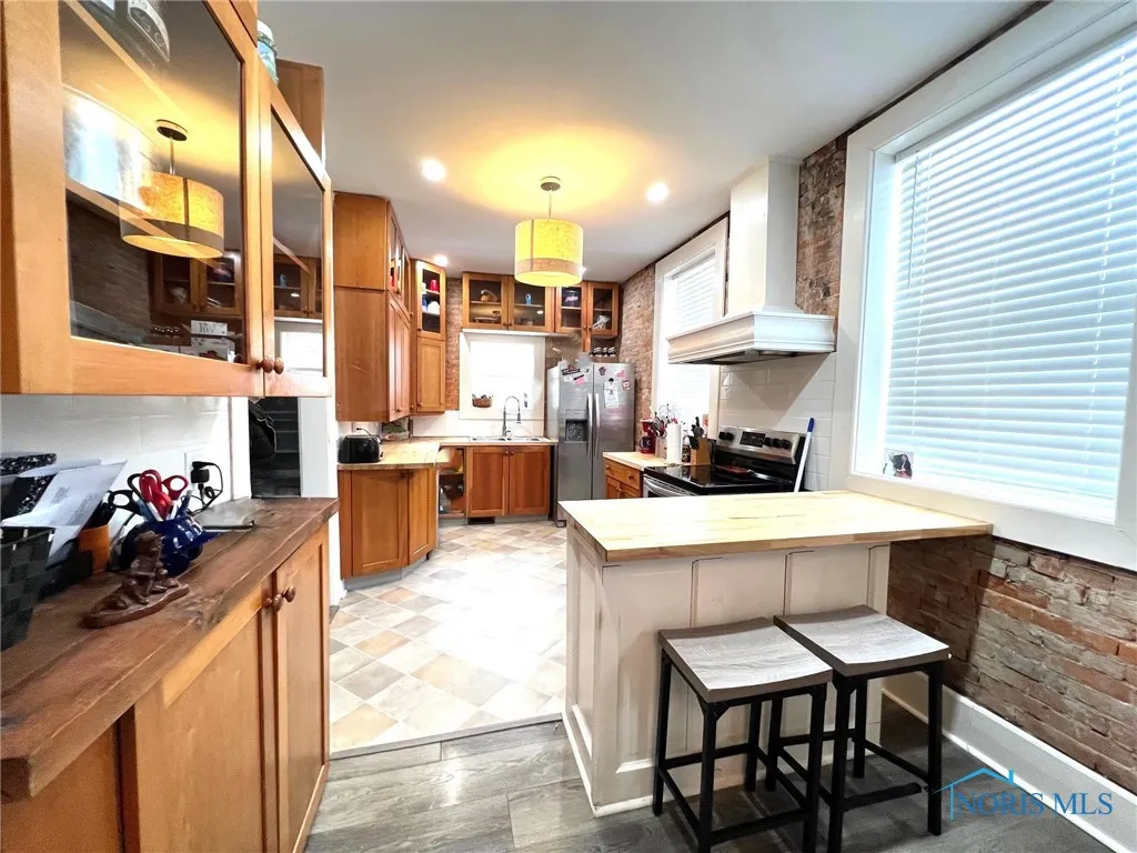 334 N 4th Street, Upper Sandusky, Ohio 43351, 3 Bedrooms Bedrooms, 7 Rooms Rooms,3 BathroomsBathrooms,Residential,For Sale,4th,6124865