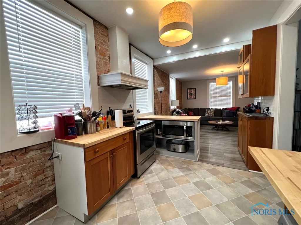 334 N 4th Street, Upper Sandusky, Ohio 43351, 3 Bedrooms Bedrooms, 7 Rooms Rooms,3 BathroomsBathrooms,Residential,For Sale,4th,6124865
