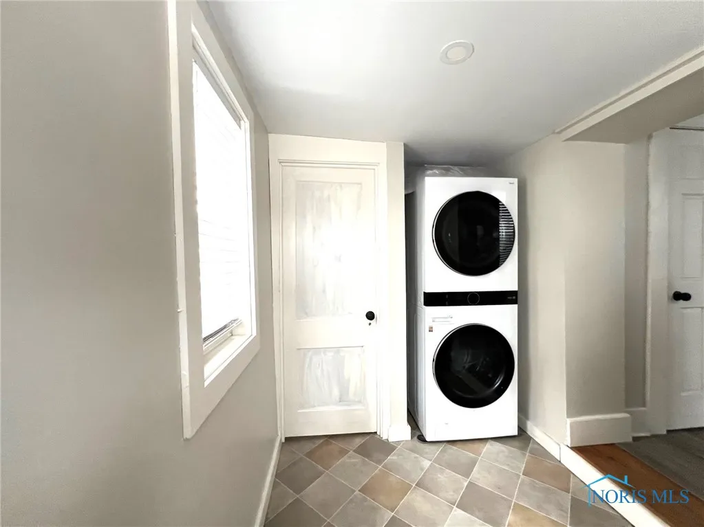 334 N 4th Street, Upper Sandusky, Ohio 43351, 3 Bedrooms Bedrooms, 7 Rooms Rooms,3 BathroomsBathrooms,Residential,For Sale,4th,6124865