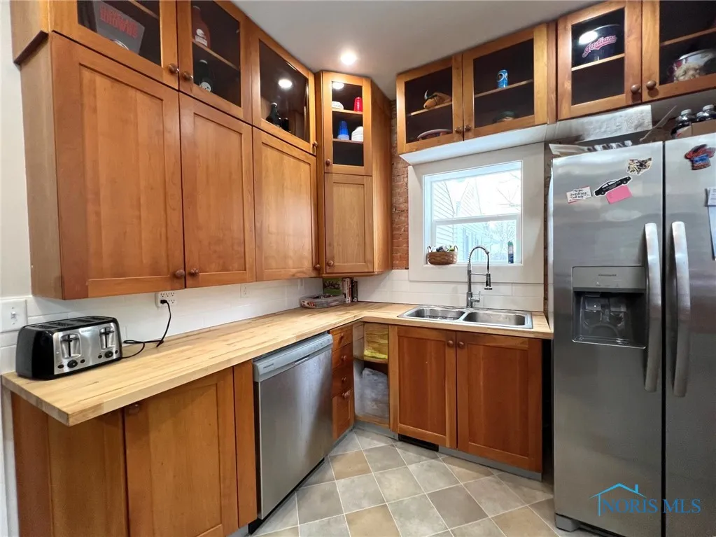 334 N 4th Street, Upper Sandusky, Ohio 43351, 3 Bedrooms Bedrooms, 7 Rooms Rooms,3 BathroomsBathrooms,Residential,For Sale,4th,6124865
