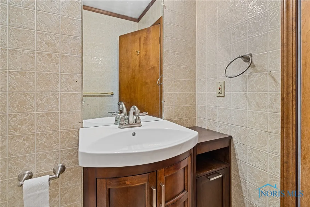 1466 Wilderness Drive, Maumee, Ohio 43537, 3 Bedrooms Bedrooms, 8 Rooms Rooms,2 BathroomsBathrooms,Residential,For Sale,Wilderness,6124892