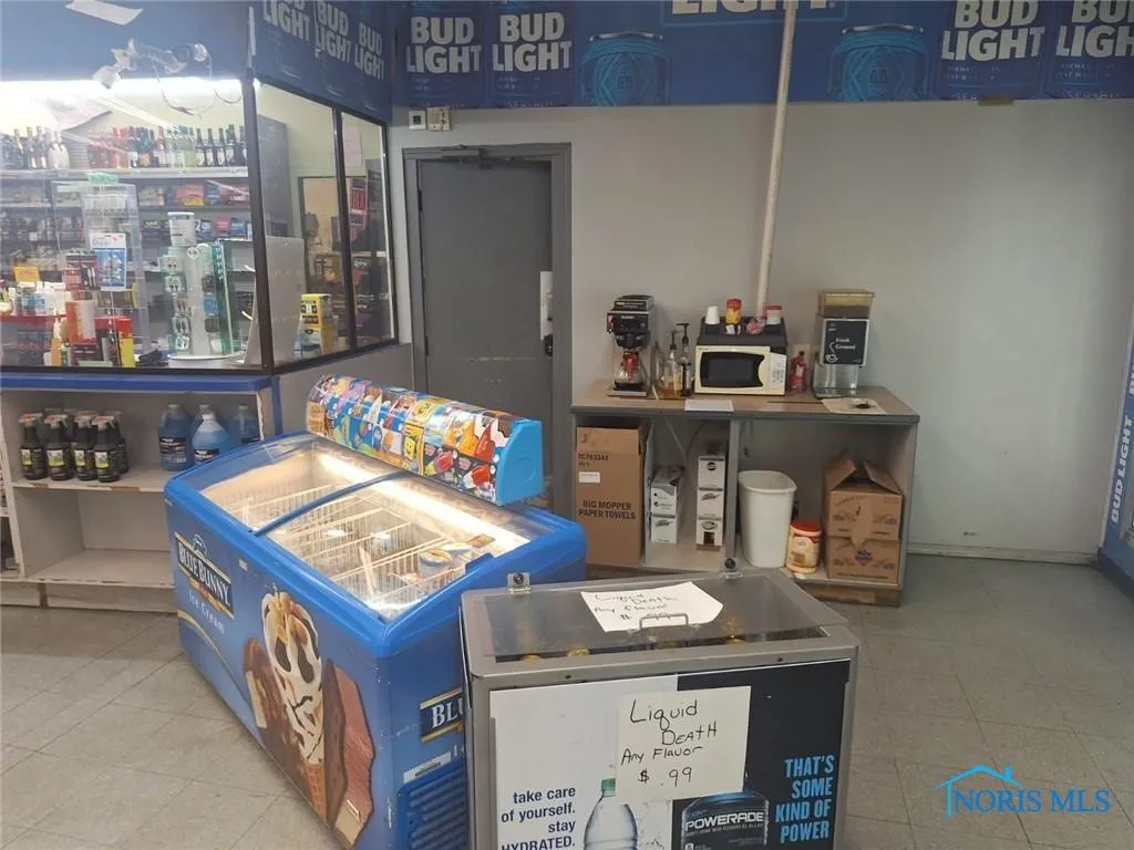 3070 Airport Highway, Toledo, Ohio 43609, ,Commercial Sale,For Sale,Airport,6125704