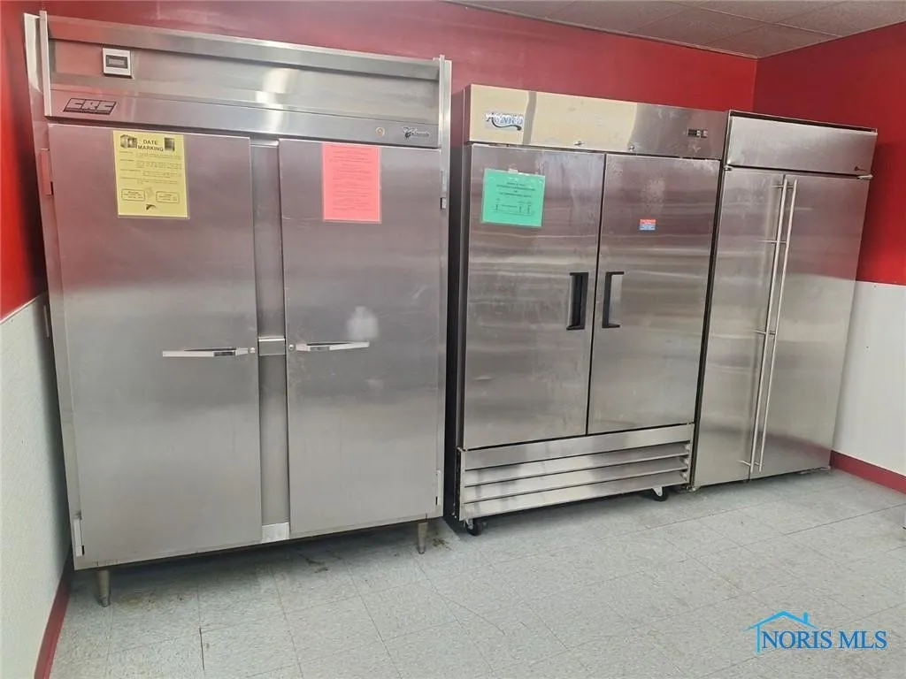 3070 Airport Highway, Toledo, Ohio 43609, ,Commercial Sale,For Sale,Airport,6125704