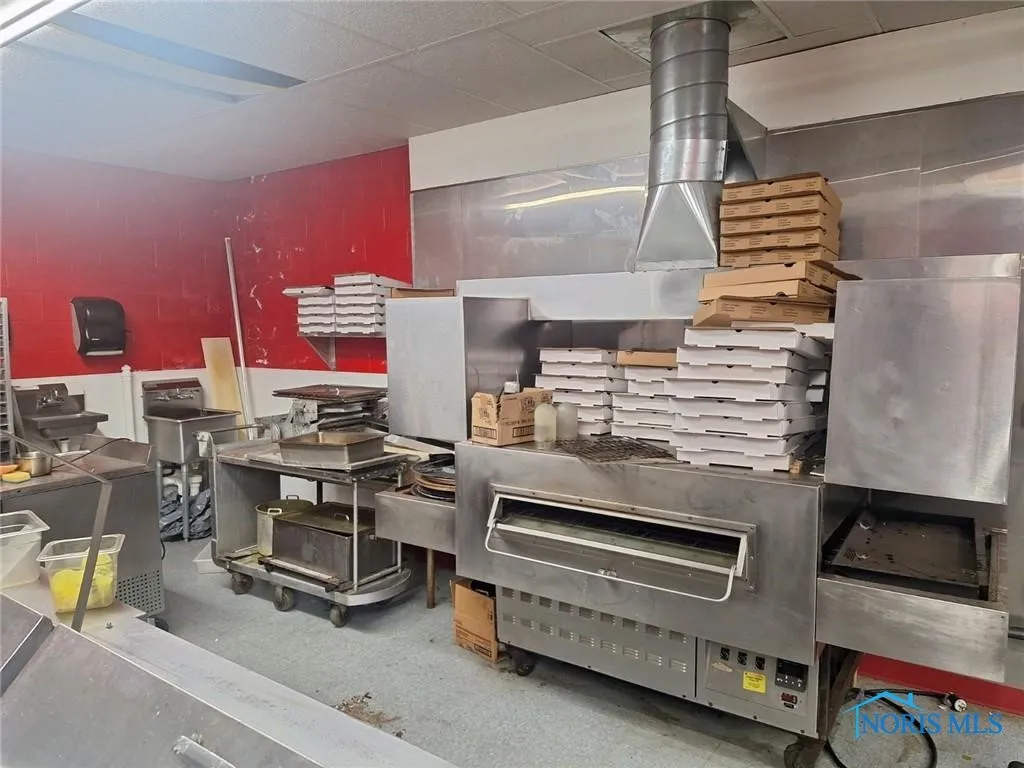 3070 Airport Highway, Toledo, Ohio 43609, ,Commercial Sale,For Sale,Airport,6125704