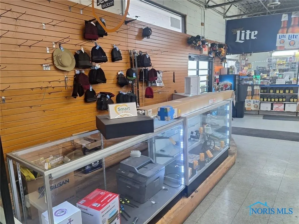 3070 Airport Highway, Toledo, Ohio 43609, ,Commercial Sale,For Sale,Airport,6125704