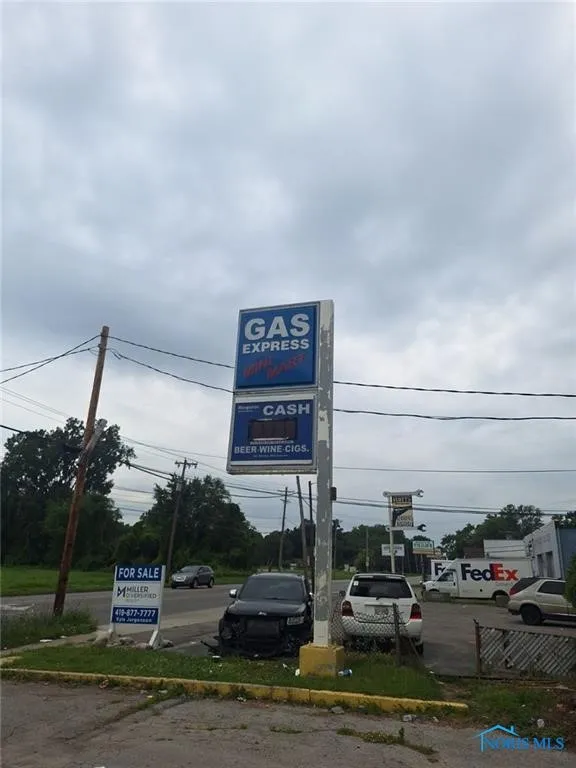 3070 Airport Highway, Toledo, Ohio 43609, ,Commercial Sale,For Sale,Airport,6125704