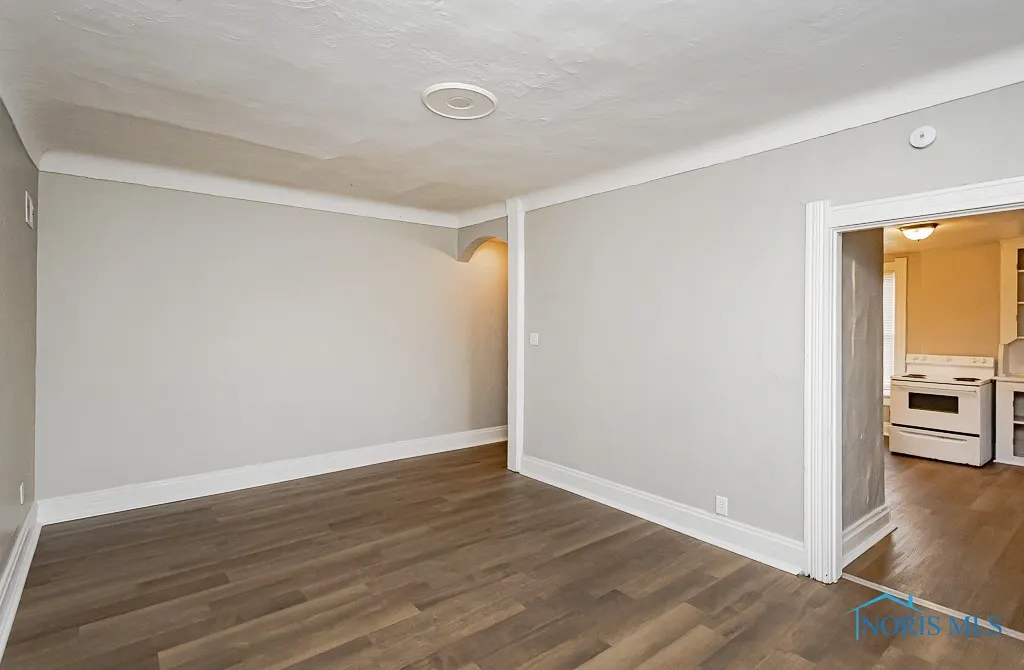 624 Bush Street Lwr, Toledo, Ohio 43604, 1 Bedroom Bedrooms, ,1 BathroomBathrooms,Residential Lease,For Rent,Bush,6126206