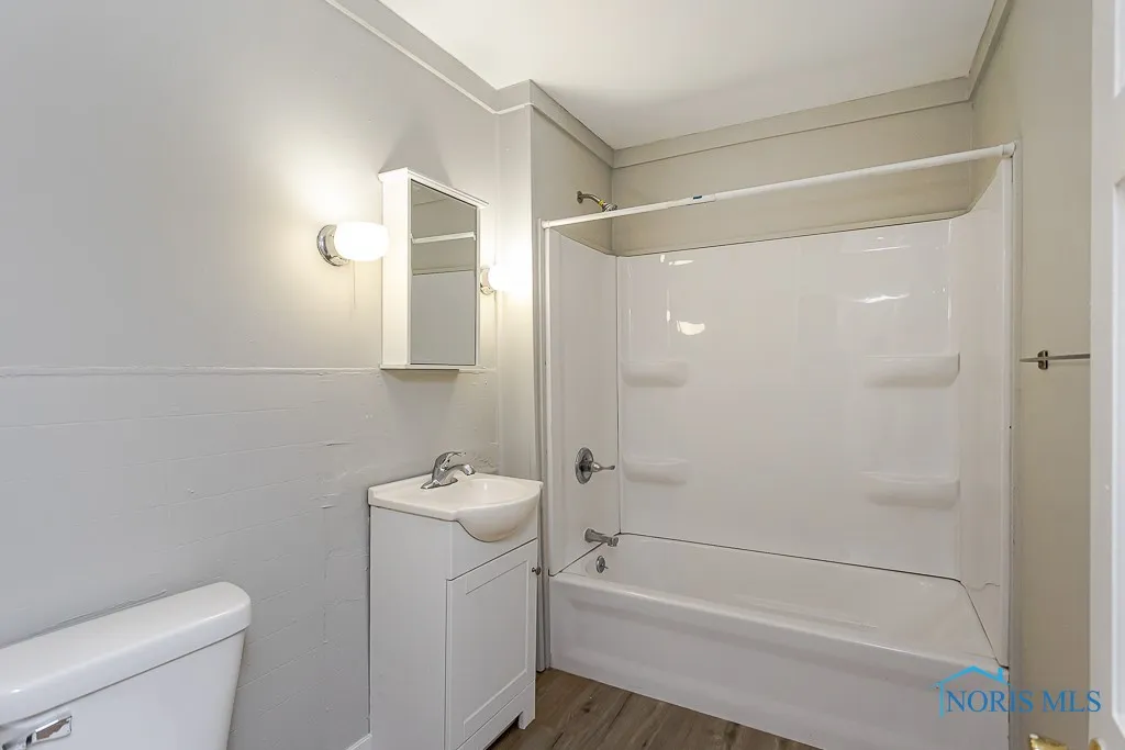 624 Bush Street Lwr, Toledo, Ohio 43604, 1 Bedroom Bedrooms, ,1 BathroomBathrooms,Residential Lease,For Rent,Bush,6126206