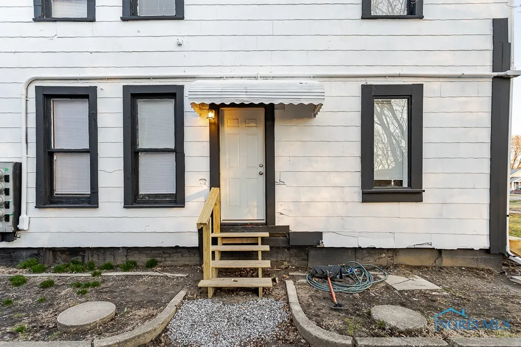 624 Bush Street Lwr, Toledo, Ohio 43604, 1 Bedroom Bedrooms, ,1 BathroomBathrooms,Residential Lease,For Rent,Bush,6126206