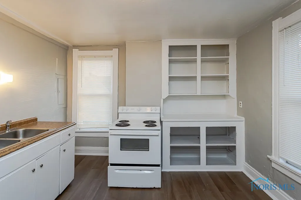 624 Bush Street Lwr, Toledo, Ohio 43604, 1 Bedroom Bedrooms, ,1 BathroomBathrooms,Residential Lease,For Rent,Bush,6126206