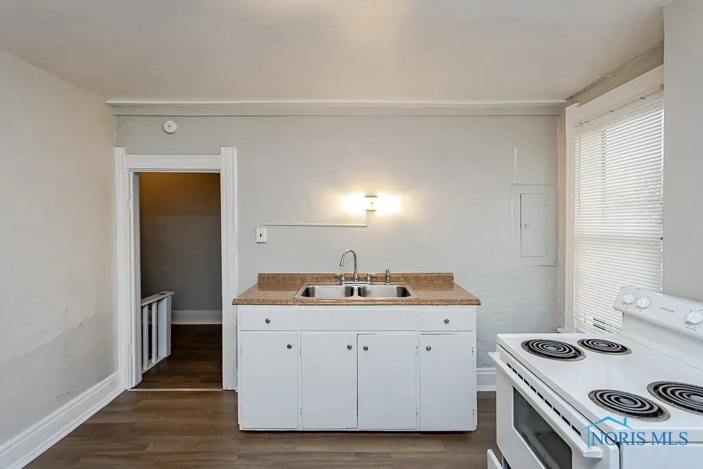 624 Bush Street Lwr, Toledo, Ohio 43604, 1 Bedroom Bedrooms, ,1 BathroomBathrooms,Residential Lease,For Rent,Bush,6126206