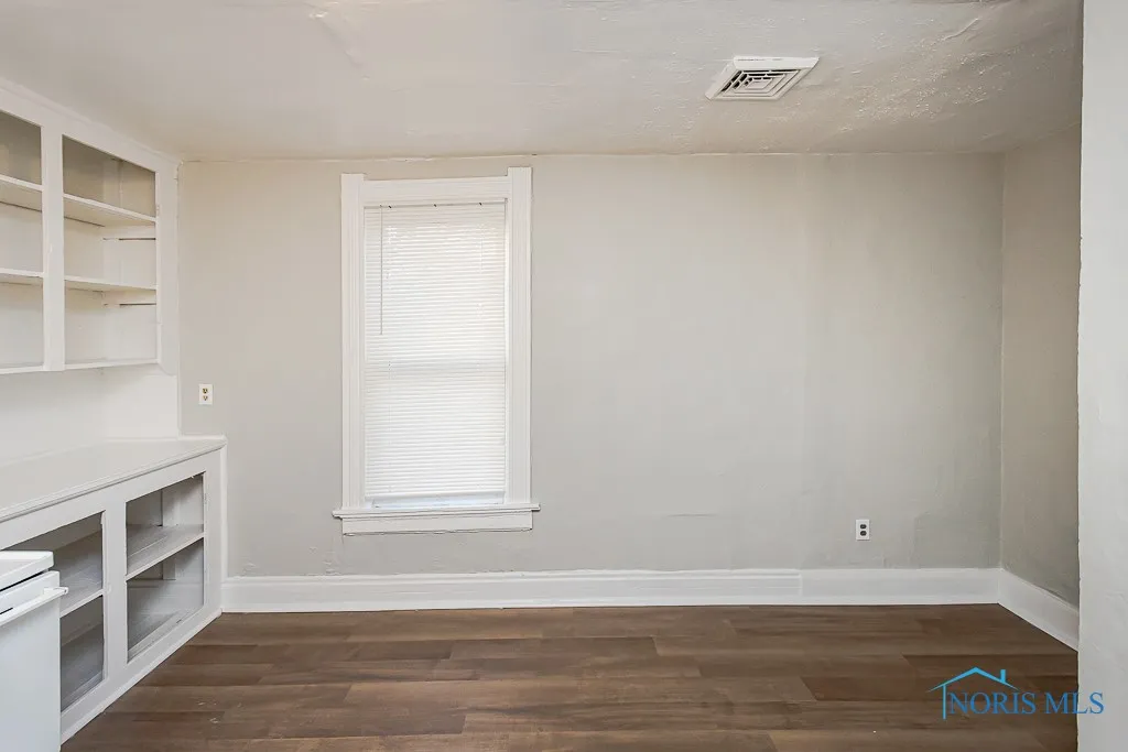 624 Bush Street Lwr, Toledo, Ohio 43604, 1 Bedroom Bedrooms, ,1 BathroomBathrooms,Residential Lease,For Rent,Bush,6126206