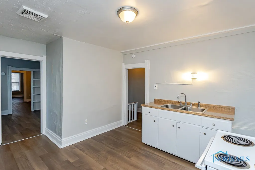 624 Bush Street Lwr, Toledo, Ohio 43604, 1 Bedroom Bedrooms, ,1 BathroomBathrooms,Residential Lease,For Rent,Bush,6126206
