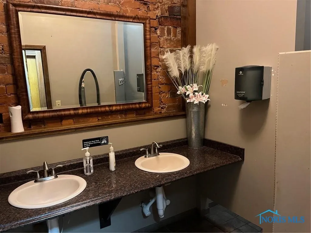 24174 Front Street, Grand Rapids, Ohio 43522, ,Commercial Sale,For Sale,Front,6126384