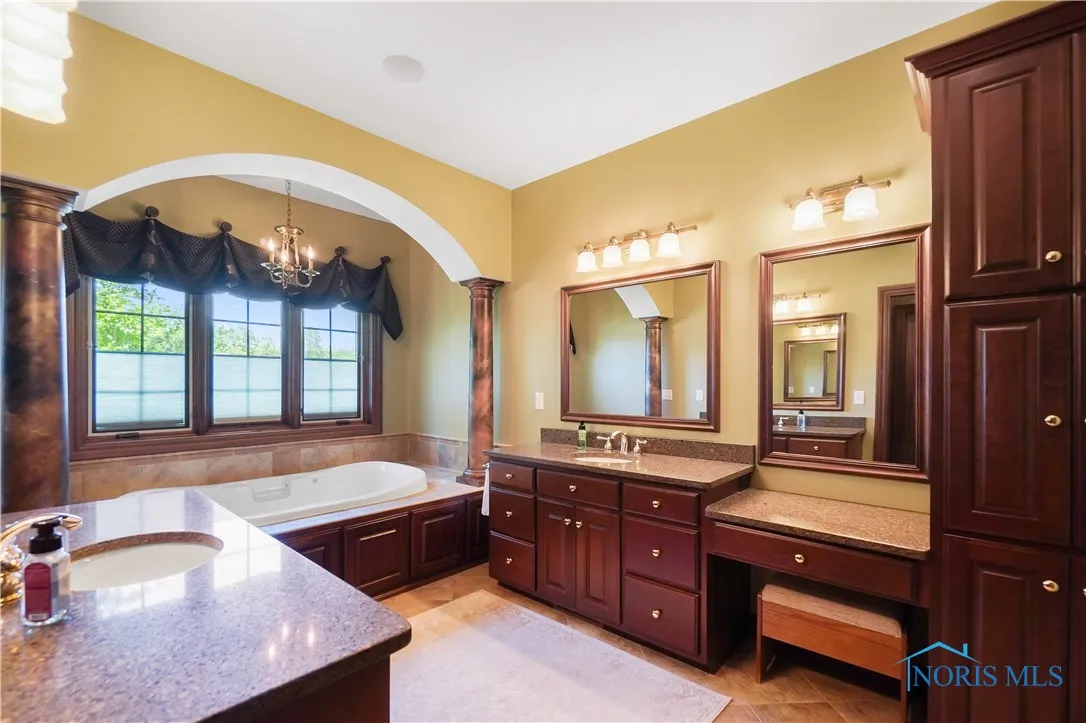 6535 Silver Lake Drive, Findlay, Ohio 45840, 4 Bedrooms Bedrooms, 10 Rooms Rooms,5 BathroomsBathrooms,Residential,For Sale,Silver Lake,6126951
