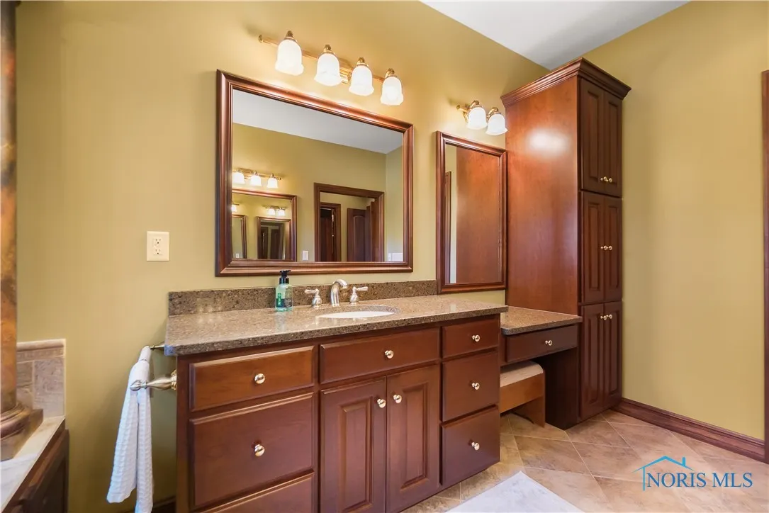 6535 Silver Lake Drive, Findlay, Ohio 45840, 4 Bedrooms Bedrooms, 10 Rooms Rooms,5 BathroomsBathrooms,Residential,For Sale,Silver Lake,6126951